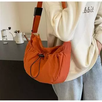 Модная нейлоновая сумка через плечо для мужчин и женщин, однотонная плиссированная сумка через плечо, повседневная универсальная сумка большой вместимости для поездок на работу и обратно чёрный