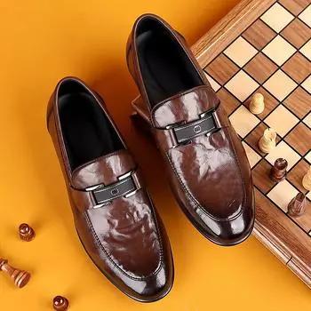 Модная нескользящая мужская обувь для ходьбы, универсальная винтажная мужская повседневная обувь 2024 года, кожаные модные мокасины для мужчин, мужская обувь без застежек 38 чёрный