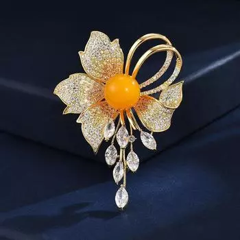 Модная одежда Темперамент Универсальные аксессуары Роскошная атмосфера Микро-набор Циркон Пчелиный воск Жемчуг Цветок Брошь золотой
