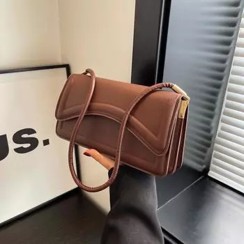 Модная одноплечевая сумка в иностранном стиле, портативная, летняя, 2024 года, нишевый дизайн, популярная однотонная сумка, простая, небольшая квадратная сумка для поездок на работу чёрный