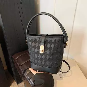 Модная переносная сумка-ведро для женщин 2024 года, летняя новая простая повседневная сумка через плечо, простая нишевая сумка-мессенджер для женщин чёрный