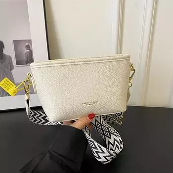 Модная плетеная маленькая сумка на плечевых ремнях для женщин, новая простая фактурная сумка-ведро, повседневная однотонная сумка через плечо для поездок на работу