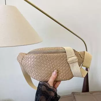Модная плетеная модель ins нишевая маленькая женская сумка 2024 года весна новый тренд широкий плечевой ремень одно плечо сумка-мессенджер чёрный