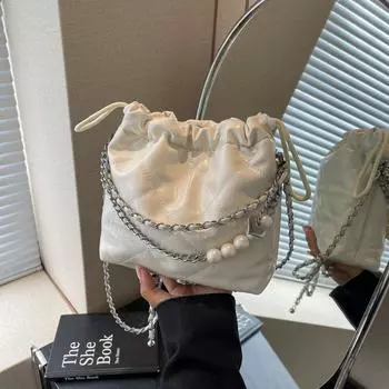 Модная плиссированная сумка для женщин 2024 года, летняя новая простая и универсальная сумка через плечо из лакированной кожи