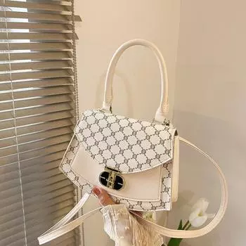 Модная повседневная маленькая квадратная сумка для женщин 2024 новая корейская версия повседневная сумка через плечо модная ретро сумка-мессенджер маленькая квадратная сумка для женщин чёрный