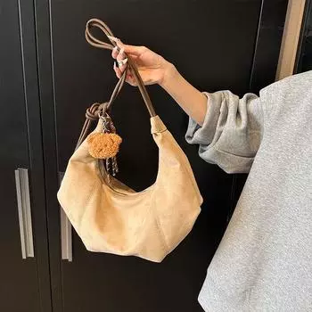 Модная повседневная матовая превосходная сумка в форме полумесяца цвета круассана с подвеской в виде щенка