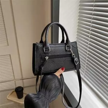 Модная сумка 2024 года, новая корейская версия, трендовая повседневная маленькая квадратная сумка, простая модная сумка через плечо, повседневная сумка-мессенджер белый