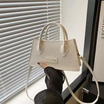 Модная сумка через плечо, персонализированная красивая сумка для женщин 2024 года, осень, новая корейская версия, простая иностранная сумка в портативном стиле, маленькая квадратная сумка чёрный