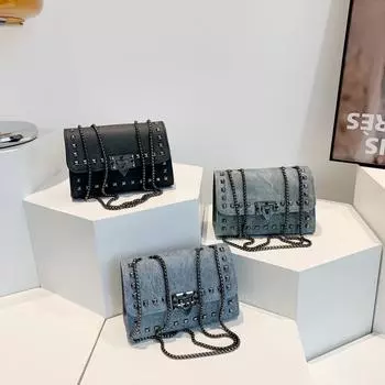 Модная сумка на цепочке для женщин. Весной, новая модная простая сумка через плечо. Повседневная и модная сумка через плечо. Маленькая квадратная сумка.