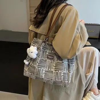 Модная сумка-тоут большого размера для подмышек, большая сумка для поездок на работу, женская, летняя, 2024 года, новая повседневная и легкая сумка через плечо Without pendant жёлтый