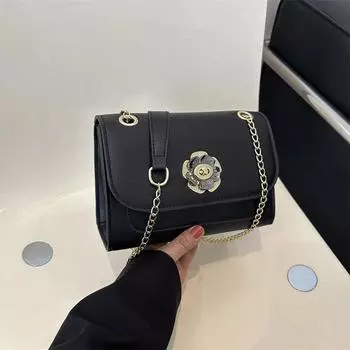 Модная тенденция конфетного цвета сумка 2024 Весна Новая цепная сумка на одно плечо Нишевый дизайн сумка через плечо Модная женская сумка белый