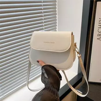 Модная тенденция в этом году сумка через плечо популярная простая повседневная маленькая сумка женская летняя 2024 новая иностранная стильная маленькая квадратная сумка чёрный