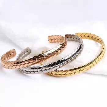 Модная текстура в летнем браслете из титановой стали