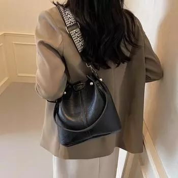 Модная универсальная маленькая сумка женская новинка 2024 года осень-зима ретро сумка-ведро для поездок на работу нишевая сумка высокого класса через плечо бежевый