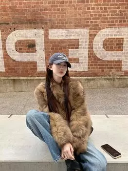 Модная версия дизайна 2024 года, зимняя новая коричневая лисья шерсть, короткая иностранная популярная шуба для женщин S 85-100