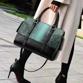 Модная женская большая сумка из искусственной кожи со змеиным зерном для пожилых людей, трендовая темпераментная пригородная женская сумка, сумка для матери среднего возраста, сумка на одно плечо для подарков на женский день чёрный/зелёный