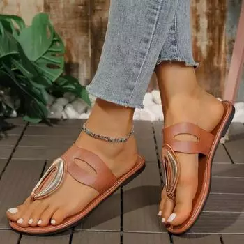 Модная женская обувь 2024 года, модные женские тапочки с открытым носком, горячая распродажа, пляжные тапочки с металлическим декором, женские новые тапочки на плоской подошве больших размеров 35 светло-коричневого