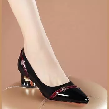 Модная женская обувь 2024 года, новые туфли на среднем каблуке с острым носком, модные туфли для банкетов с неглубоким носком, женские кожаные туфли на лето/весну 35 чёрный