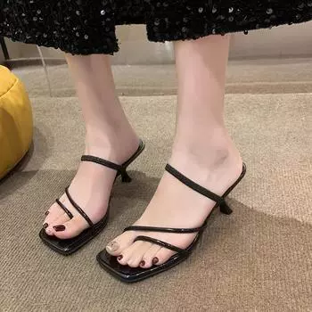 Модная женская обувь 2024 года. Женские летние босоножки на высоком каблуке с квадратным носком. Модные женские босоножки на высоком каблуке с узким ремешком. 35