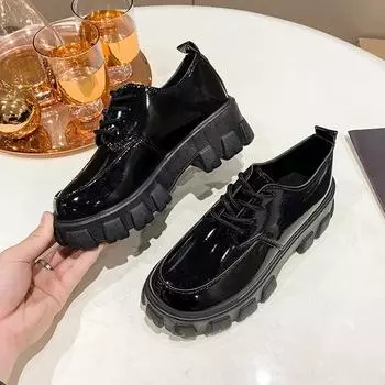 Модная женская обувь 2024 Весна и осень Британский стиль Панк Туфли на платформе Мокасины без застежек Модные маленькие кожаные туфли для женщин 35