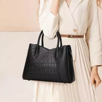 Модная женская сумка большой вместимости с узором под крокодила, универсальная черная сумка для мам чёрный