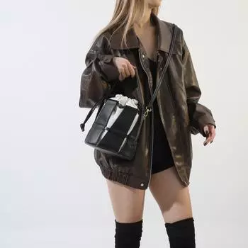 Модная женская сумка осень/зима 2024. Персонализированная тканая сумка-ведро, маленький и популярный комплект из холста с сочетанием цветов и контрастов, на одно плечо.