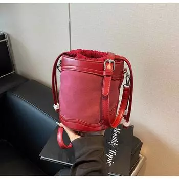 Модная женская сумка-ведро 2024 года, осенняя корейская версия простой и универсальной сумки через плечо, модная повседневная сумка-мессенджер для поездок на работу чёрный