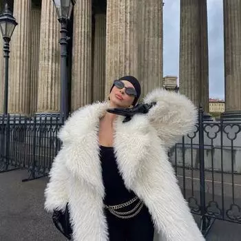 МОДНАЯ длинная искусственная шуба 2025 года, новая выше колена, белая утолщенная темпераментная куртка Toka, экологически чистый мех, одежда S молочный белый