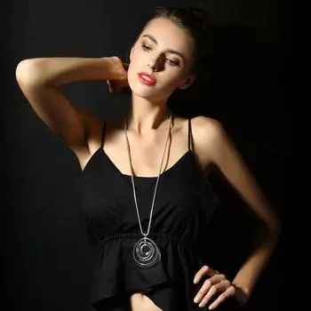 Модное ожерелье с подвесками для женщин серебряный