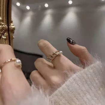 Модное женское кольцо с перекрестной сеткой и жемчугом из циркония – элегантный, яркий и универсальный аксессуар для указательного пальца. Adjustable opening золотой