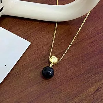 Модное женское ожерелье с черным агатом в форме шара, с легкой роскошью и изысканным ощущением, универсальное и эффектное белое ожерелье