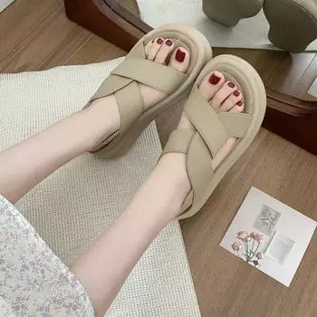 Модные эластичные сандалии с открытым носком на перекрестных резинках для женщин, лето 2024 г., новые толстые подошвы, нескользящие, все модные пляжные римские туфли, сандалии 35 чёрный