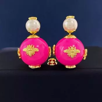 Модные аксессуары Носите пчелиные буквы жемчужные серьги-гвоздики до и после Женская мода Барби розовые серьги Серьги