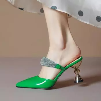 Модные босоножки для женщин 2024 года, новые летние элегантные туфли-мюли с острым носком на высоком каблуке в необычном стиле, модные женские тапочки с закрытым носком 34 бежевый