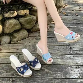 Модные босоножки на толстой подошве с покатым каблуком удобные, красивые и универсальные, элегантные женские туфли на высоком каблуке, летние тапочки 35 чёрный