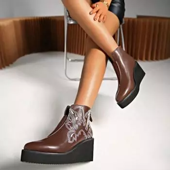 Модные ботильоны на танкетке с высоким каблуком и вышивкой для женщин, короткие кожаные ботинки на платформе, осень-зима, черные, коричневые, женская обувь 36 коричневый