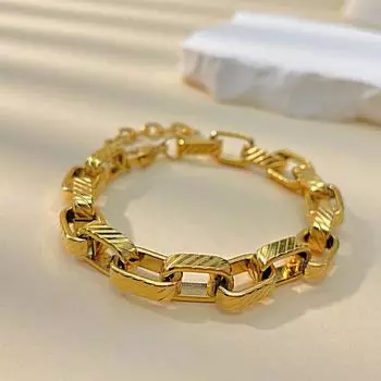 Модные браслеты для женщин. Ювелирные изделия. серебряный