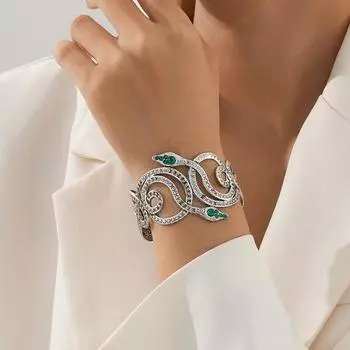 Модные браслеты для женщин. Ювелирные изделия. зелёный