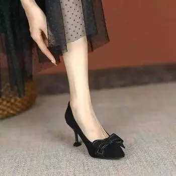 Модные черные туфли с острым носком и высоким каблуком для офиса для женщин на шпильках, легкие, износостойкие, нескользящие, корейские дизайнерские туфли в сексуальном стиле 34 чёрный
