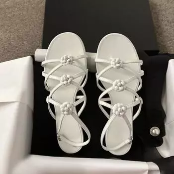 Модные цветочные сандалии Плоские римские сандалии Женские летние новые римские туфли в стиле феи Полые модные сандалии для женщин Роскошные сандалии 35 чёрный