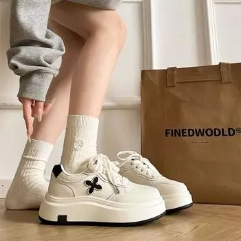 Модные и повседневные, простые и легкие, универсальные белые туфли на платформе для женщин 2025 года, новые осенне-зимние туфли для спортивной доски в стиле ретро 35 чёрный