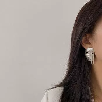 Модные и шикарные серьги-капли с дизайном маски серебряный