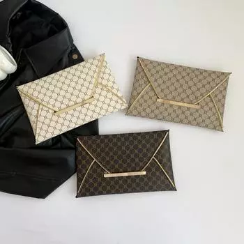 Модные и трендовые сумки для женщин весной Новые простые повседневные сумки-конверты Трендовые и модные ручные сумки-конверты