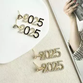 Модные и универсальные цифровые серьги 2025 года, персонализированные серьги с буквенным алфавитом и универсальные бриллиантовые серьги