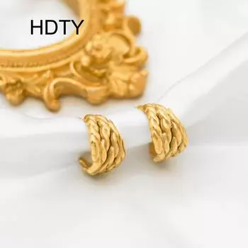 Модные индивидуальные серьги в форме буквы С с плетеной текстурой Серьги из титановой стали с покрытием из 18-каратного золота с нишевым дизайном золотой