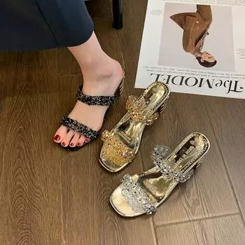 Модные классные тапочки женские летние 2024 года новые модные односложные тапочки со стразами на среднем каблуке резиновые тапочки верхняя одежда 34 чёрный
