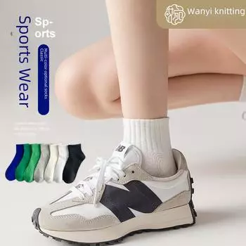 «Модные короткие носки унисекс в черно-белую цветовую гамму — впитывают пот и идеально подходят для занятий спортом осенью/зимой и для пар».