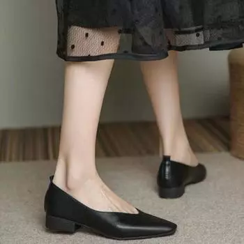Модные кожаные разноцветные женские туфли на низком каблуке 2024 года с круглым носком на плоской подошве, одинарные туфли, повседневные универсальные мокасины 35 чёрный