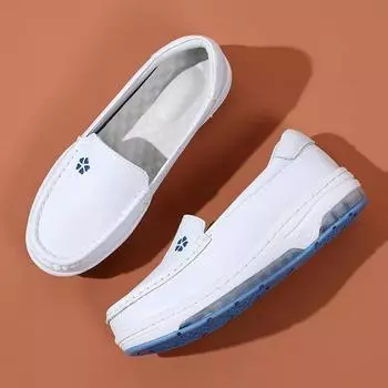 Модные кожаные туфли для медсестер для женщин с пружинной подошвой EVA, дышащие маленькие белые туфли, дезодорирующие и нескользящие, медицинская обувь на платформе 34 белый