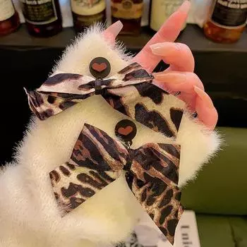 «Модные крупные серьги-бантики для женщин осень/зима 2024 года — шикарный, универсальный аксессуар в стиле знаменитостей» Model E4513 серый